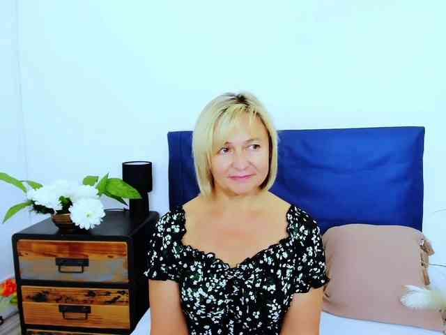 MarieneMature webcam