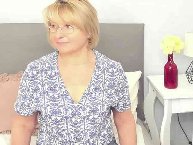 MarieneMature webcam