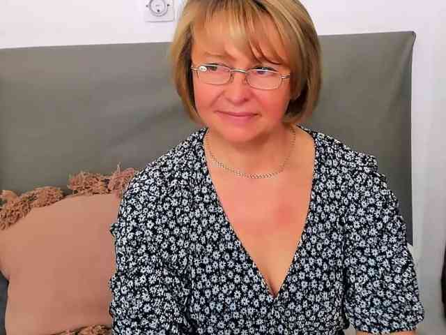 MarieneMature webcam