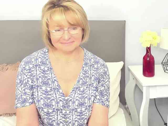 MarieneMature webcam