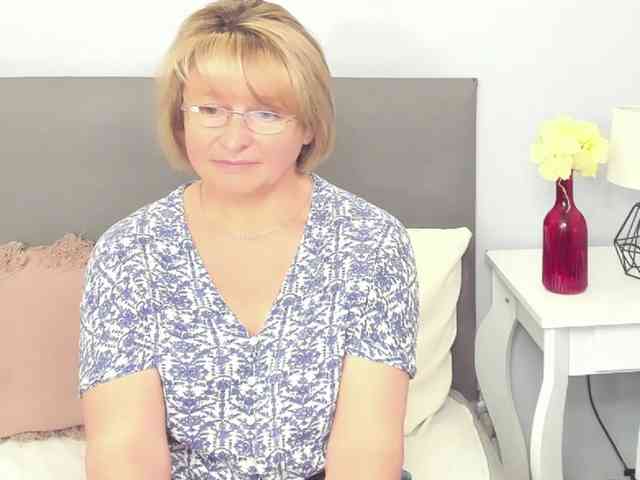 MarieneMature webcam