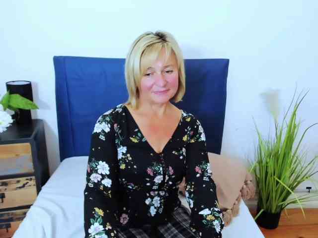 MarieneMature webcam