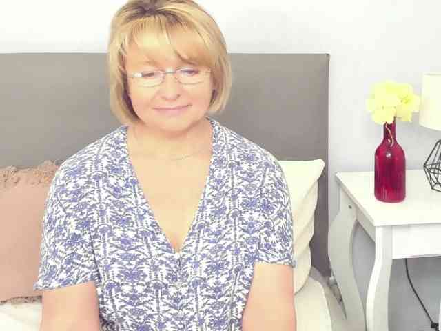 MarieneMature webcam