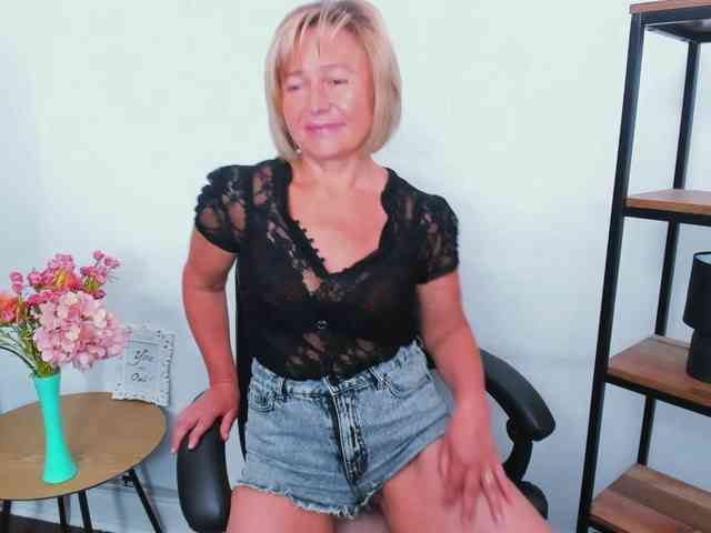 MarieneMature webcam