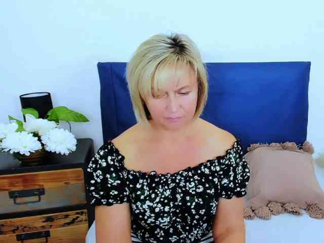 MarieneMature webcam