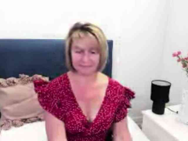 MarieneMature webcam