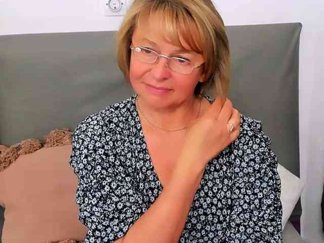 MarieneMature webcam
