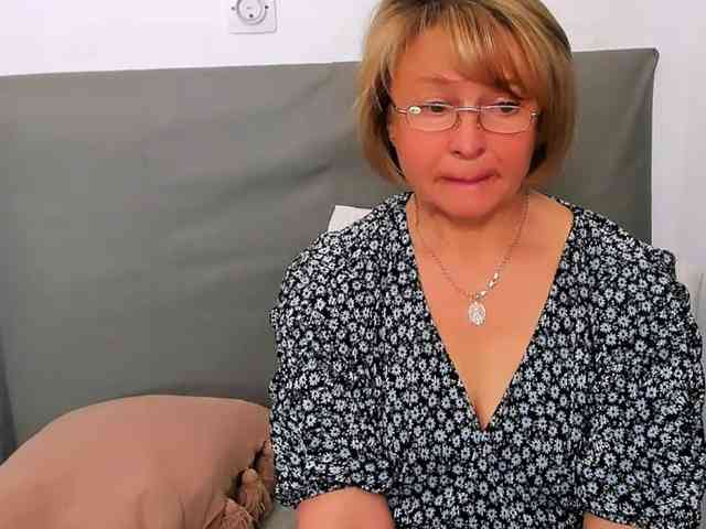 MarieneMature webcam