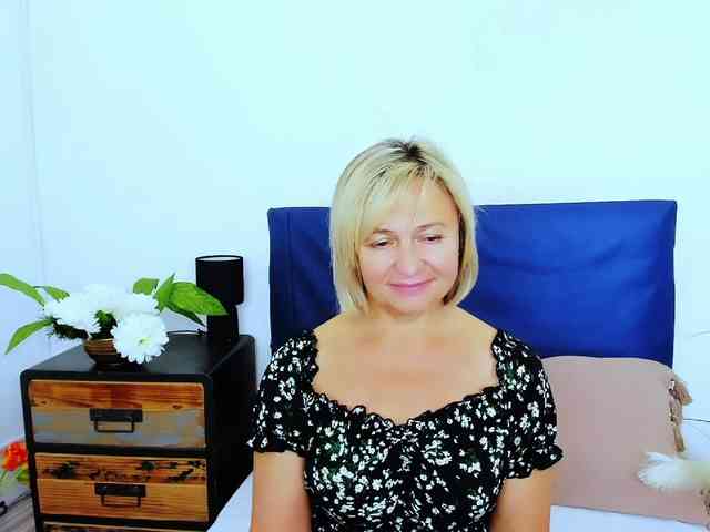 MarieneMature webcam