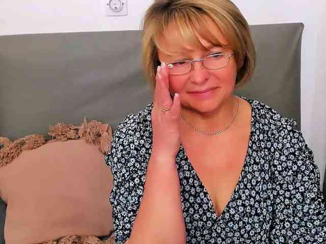 MarieneMature webcam