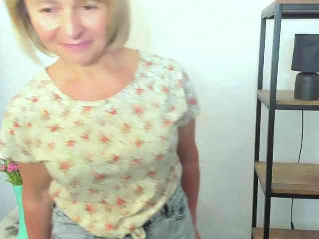 MarieneMature webcam