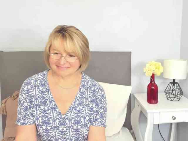 MarieneMature webcam