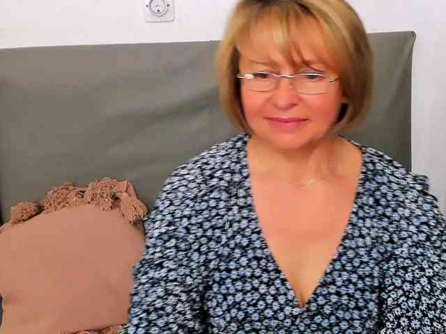 MarieneMature webcam