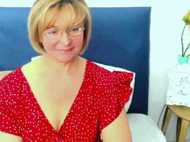 MarieneMature webcam