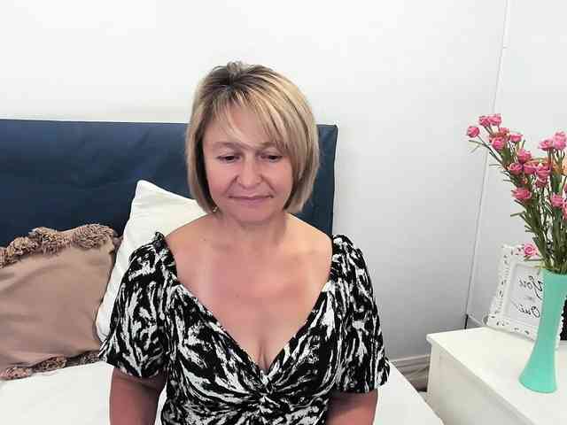 MarieneMature webcam