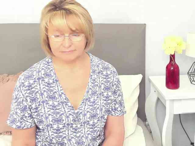 MarieneMature webcam