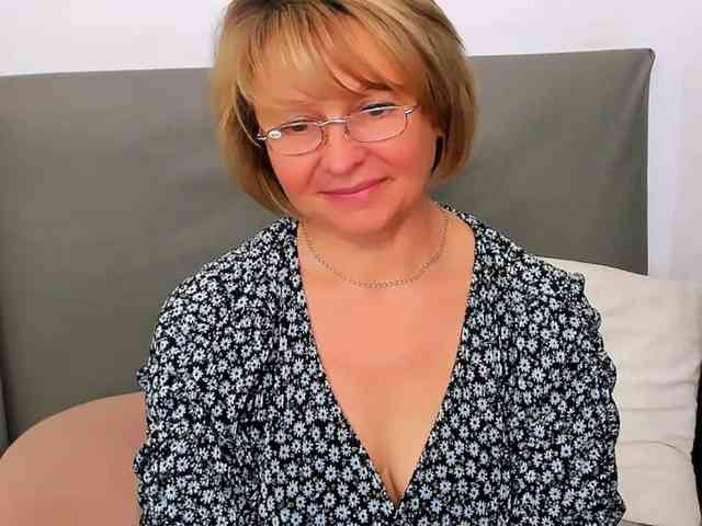 MarieneMature webcam