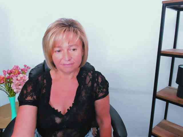 MarieneMature webcam