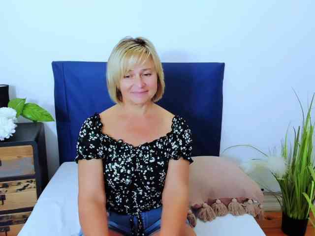 MarieneMature webcam