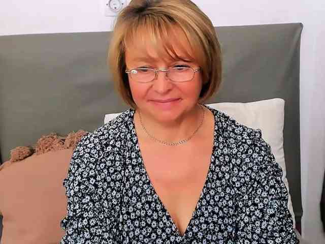 MarieneMature webcam
