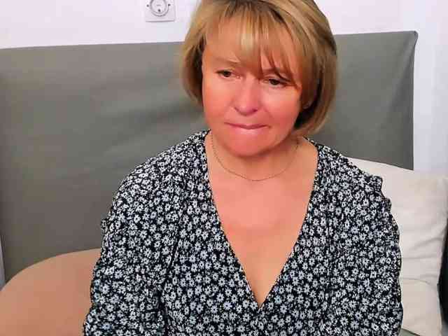 MarieneMature webcam