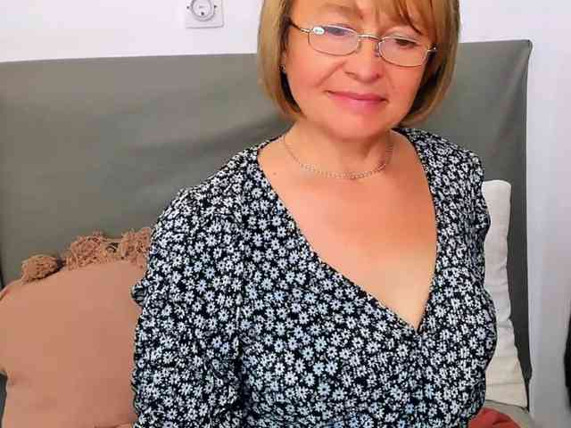 MarieneMature webcam