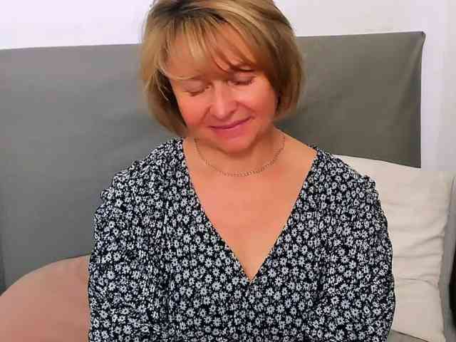 MarieneMature webcam