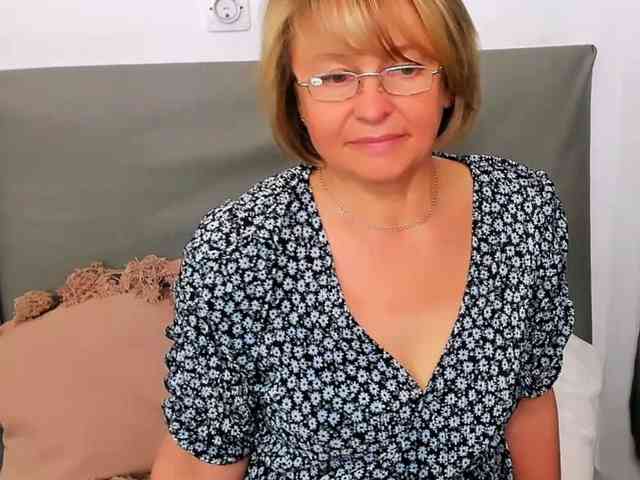 MarieneMature webcam