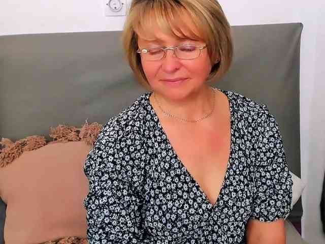 MarieneMature webcam