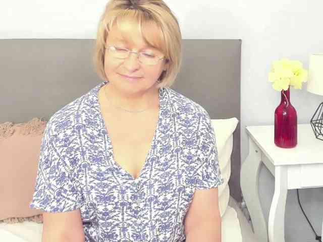 MarieneMature webcam