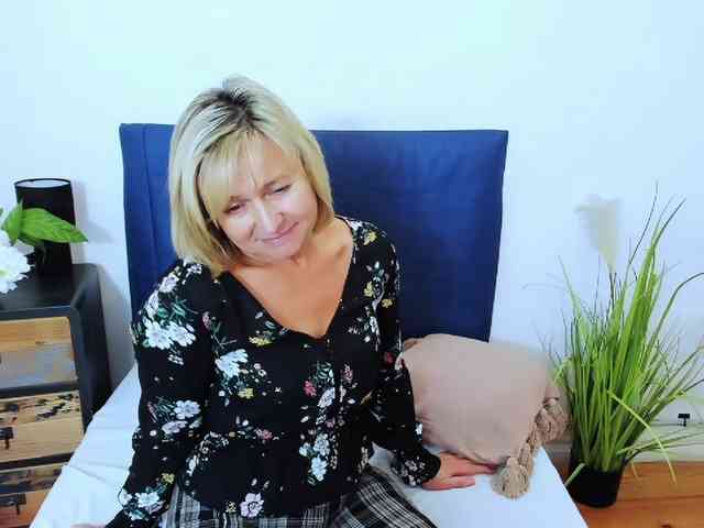 MarieneMature webcam