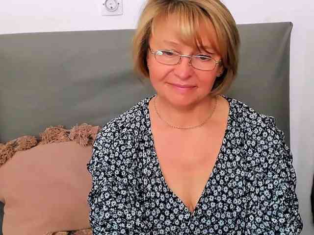 MarieneMature webcam