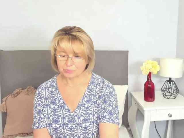 MarieneMature webcam