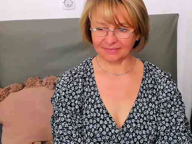 MarieneMature webcam