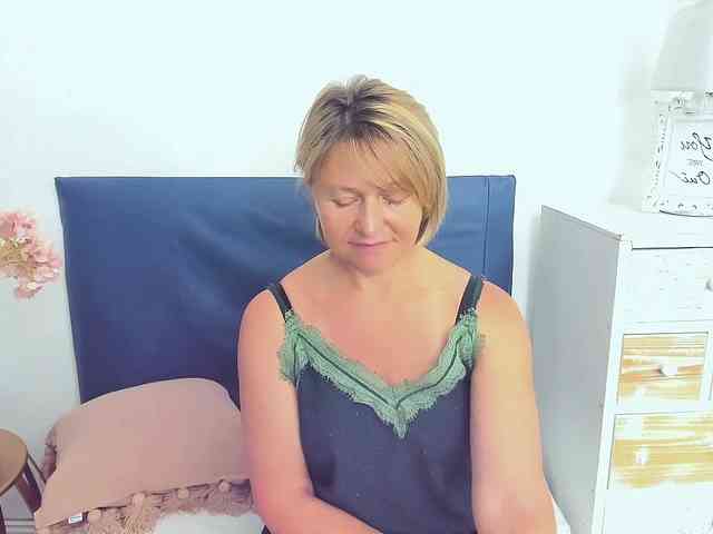 MarieneMature webcam