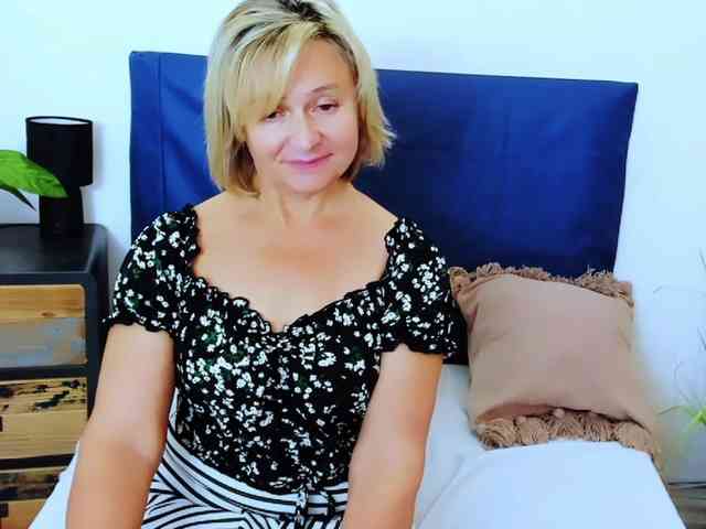 MarieneMature webcam