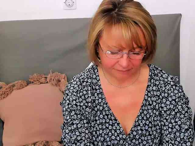 MarieneMature webcam