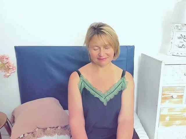 MarieneMature webcam