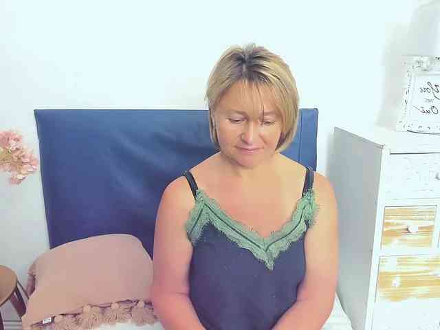 MarieneMature webcam