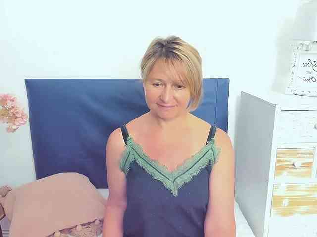 MarieneMature webcam