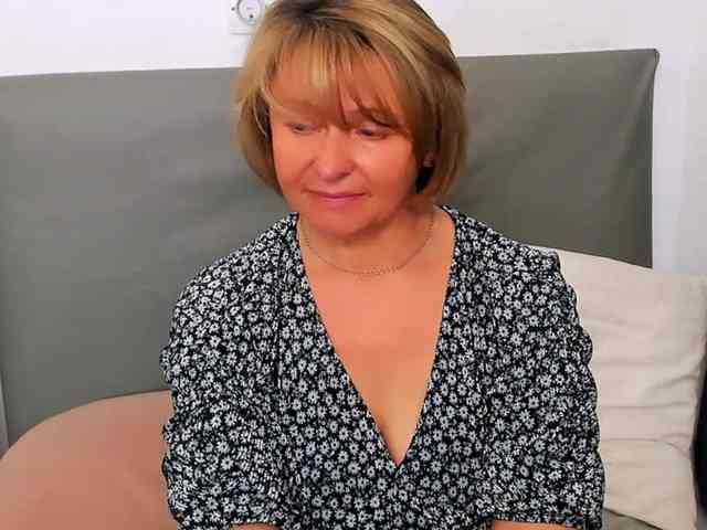 MarieneMature webcam
