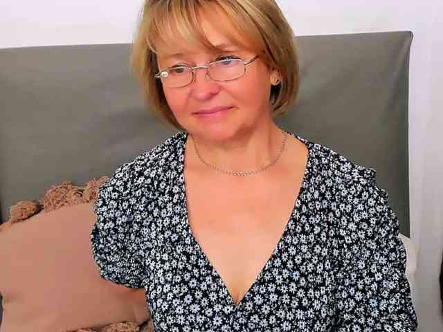 MarieneMature webcam