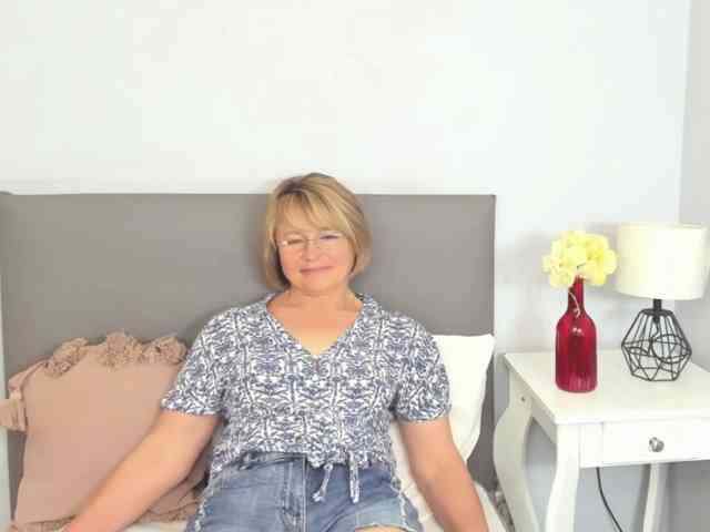 MarieneMature webcam