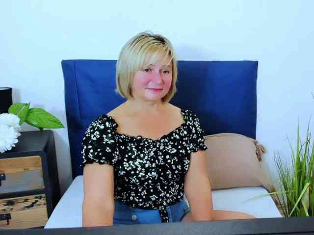 MarieneMature webcam