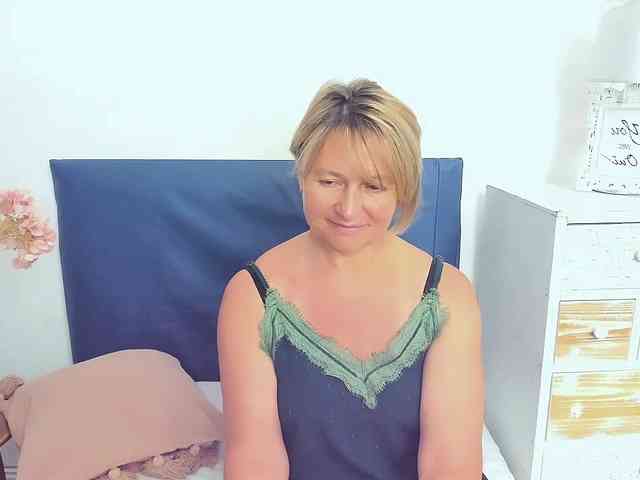 MarieneMature webcam