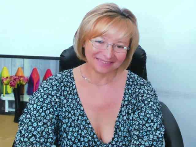 MarieneMature webcam