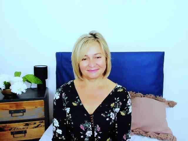 MarieneMature webcam