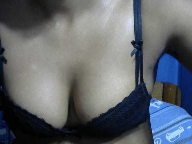 Floridafrenchy live cam on BongaCams