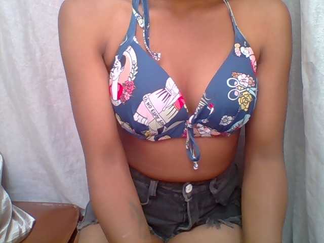 Floridafrenchy live cam on BongaCams