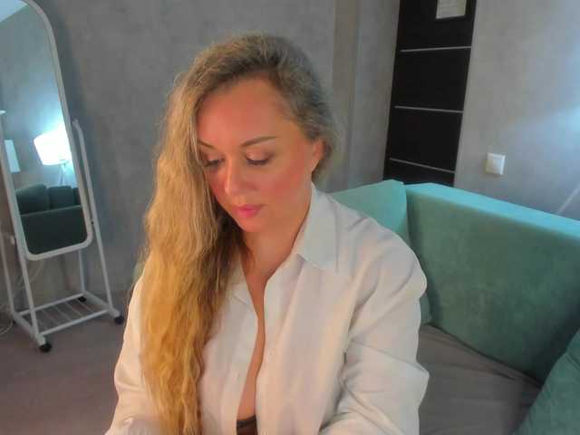 Sky-Kuper live cam on BongaCams